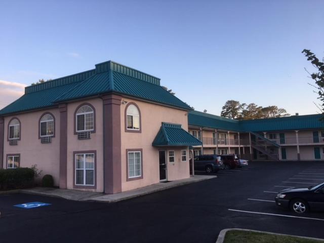 Motel Deluxe 2*